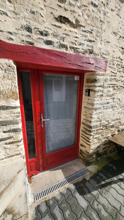 Gite Maisonnette- Et A Cote Coule Une Riviere Josselin Exterior foto