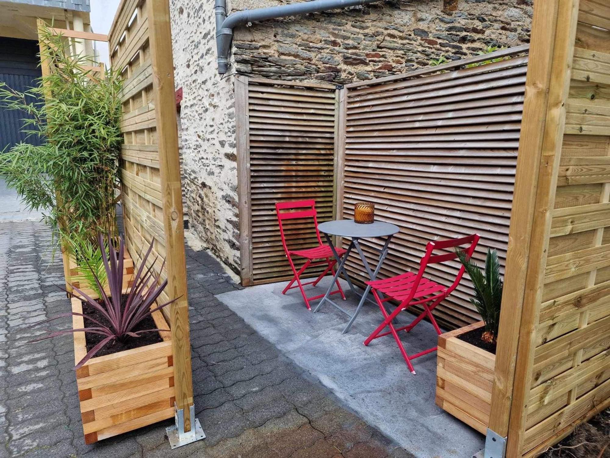Gite Maisonnette- Et A Cote Coule Une Riviere Josselin Exterior foto